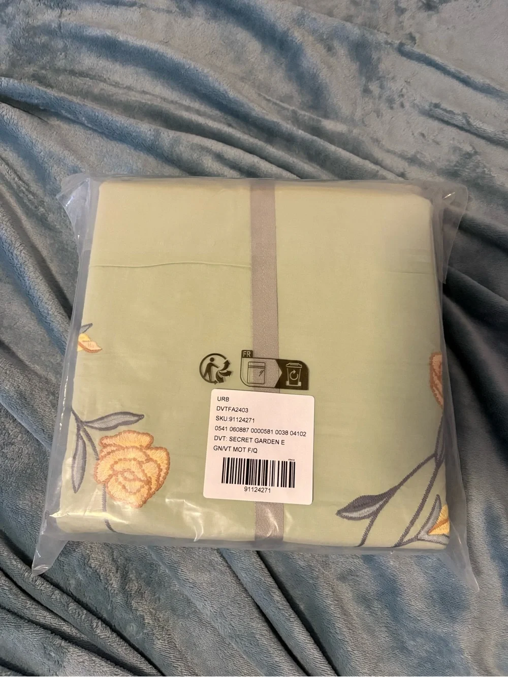 Urban Outfitters “secret garden” Sage Green Duvet Cover with Yellow Floral